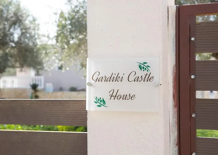 Gardiki Castle House