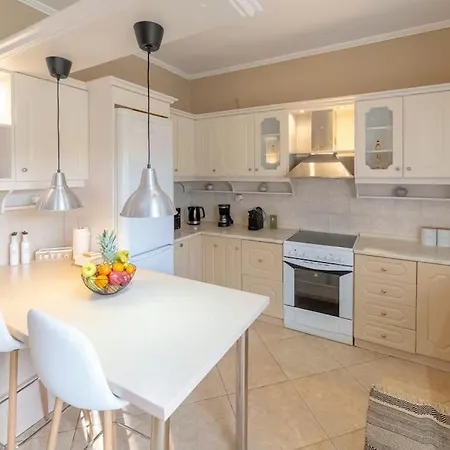 Gardiki Castle House *