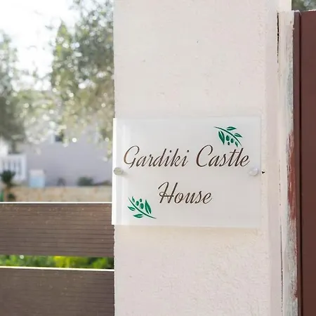 Gardiki Castle House