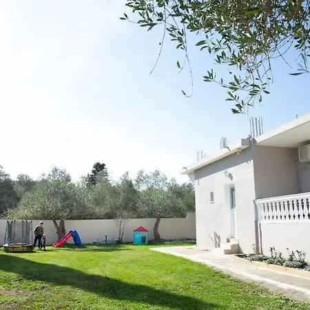 Gardiki Castle House アパート *